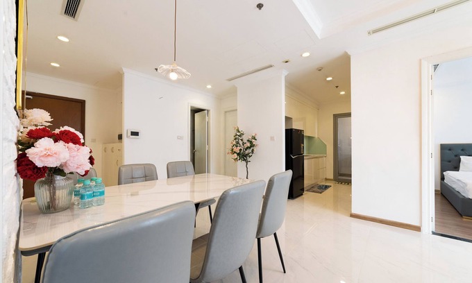 Hang Xanh Apartment | Luxury Royal Landmark 81 & Vinhomes