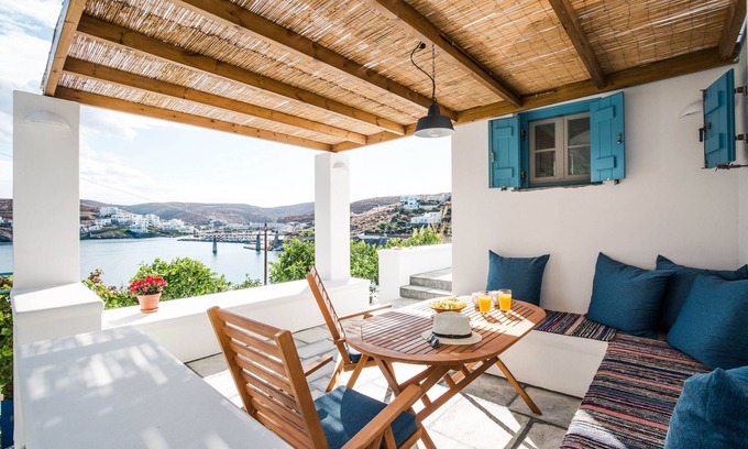 Kithnos Apartment | Luxury Seafront Apartment in Loutra Kythnos