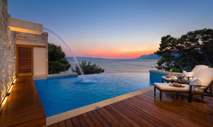 Brela Villa | Luxury Seafront Villa Brela Pride with private heated pool at the beach in Brela - Baska Voda