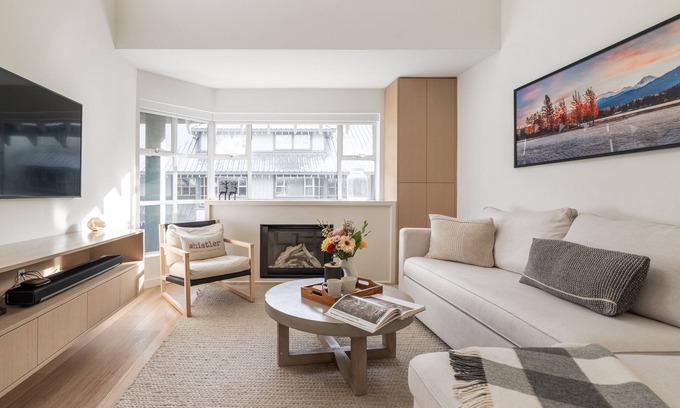 Blackcomb Condo | ⭐️Luxury Ski-In&Out Penthouse w/Pool&Hot Tub⭐️ at Glacier Lodge