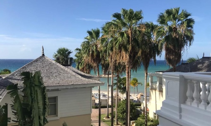 Montego Bay Condo | Luxury & Spacious 1 bdr/2 bth beachfront condo with stunning ocean & resort view