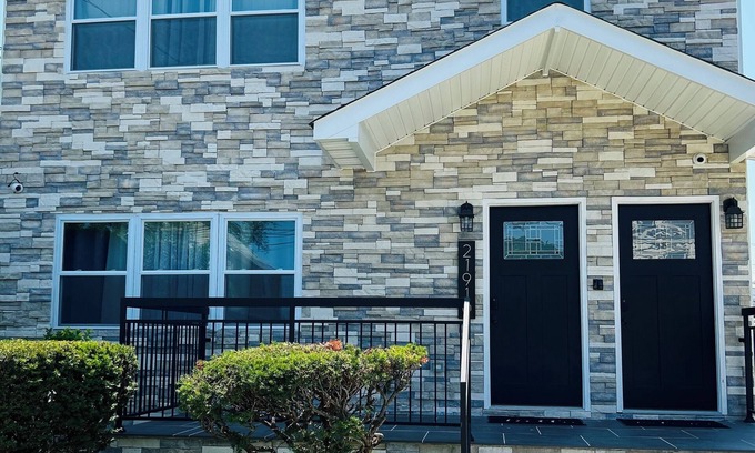 Queens House | Luxury Spacious Home Nearby JFK