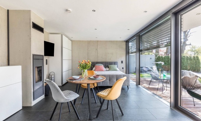 Gersthofen Apartment | Luxury Studio Apartment with Shared Pool, Wi-Fi and Air Conditioning
