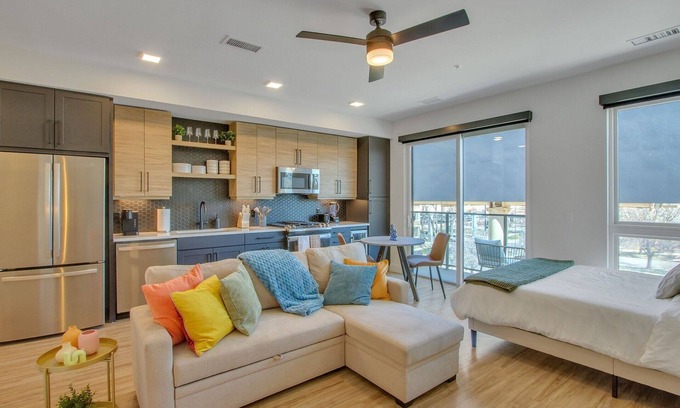 Uptown Apartment | Luxury Studio, Gym, Spa, Garage Parking 301