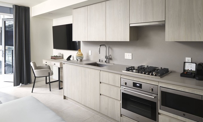 Cascade Hotel | Luxury Studio Suite in South Lake Union: King Bed, Full Kitchen & Pool Access