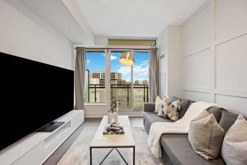 Markham Apartment | Luxury Suite in DT Markham Core