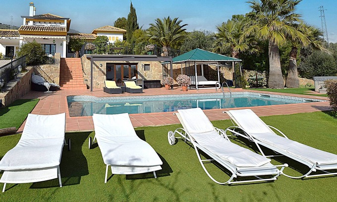 Antequera Villa | Luxury, tranquillity and culture near El Torcal de Antequera