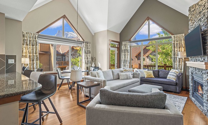 Canmore Condo | Luxury Vacation Corner Penthouse Suite