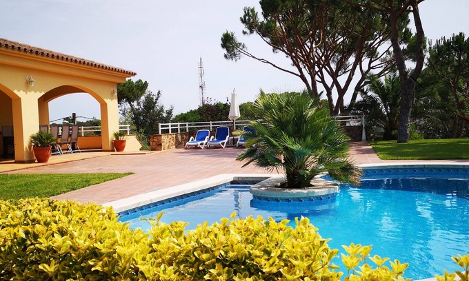 Macanet de la Selva Villa | Luxury villa Costa Brava, wifi, Netflix, private pool, international TV channels