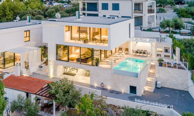 Sutivan Villa | Luxury Villa Complex Pax & Vitae with heated infinity pools, 16 sleeps