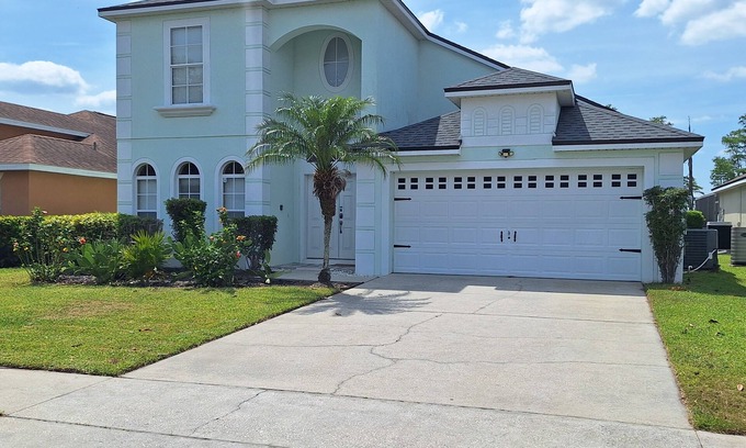 Orange Tree House | Luxury Villa - Family Oasis with Private Pool - close to Disney and Universal!
