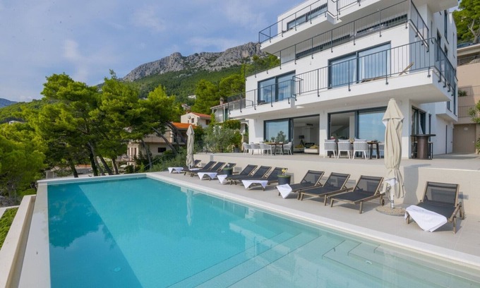 Brela Villa | Luxury Villa Glorious Brela with private pool, jacuzzi, sauna, gym and playroom in Brela at the beach