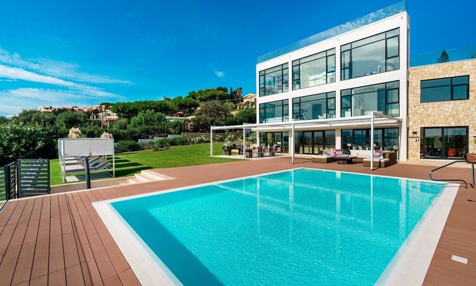 Plemmirio Villa | Luxury villa in Sicily near Syracuse and seafront with pool, AC, Wi-Fi