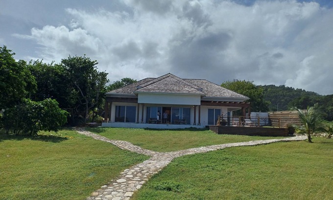 Robins Bay Villa | Luxury Villa - Private Beach