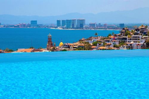 Alta Vista Villa | Luxury villa rental, Casa Yvonneka