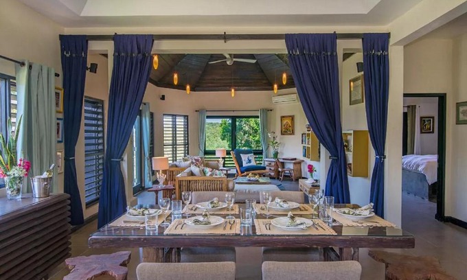 Montego Bay Villa | Luxury Villa sleeps 6, Beach Access, Montego Bay