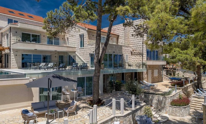 Selca Villa | Luxury Villa Sogno Bianco with Infinity Pool