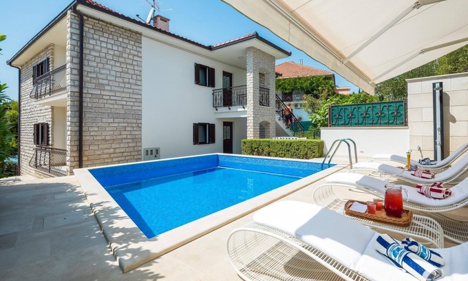 Trogir Villa | Luxury villa, Trogir - Ciovo, directly by the sea, heated pool, max. 12 pers.(+2)