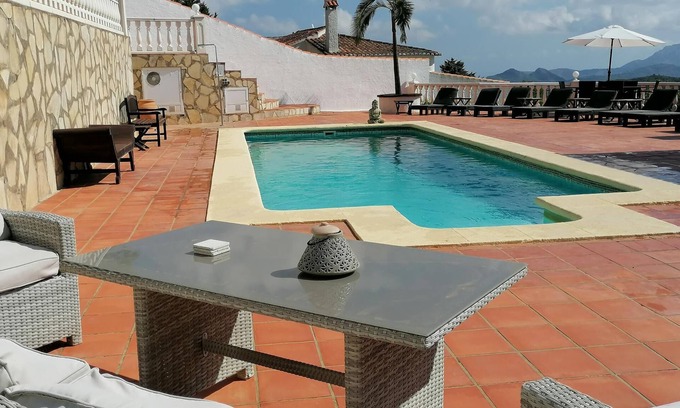 Benidoleig Villa | Luxury Villa with Private Heated Pool & jacuzzi! Beautiful Location. Bali pagod