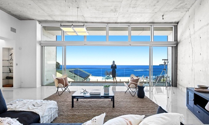 Forresters Beach House | Luxury Villas Bluewater at Forresters (w/heated rooftop spa)