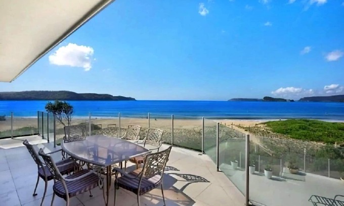 Umina Beach House | Luxury Villas Ocean View on the Esplanade (Walk to the beach)
