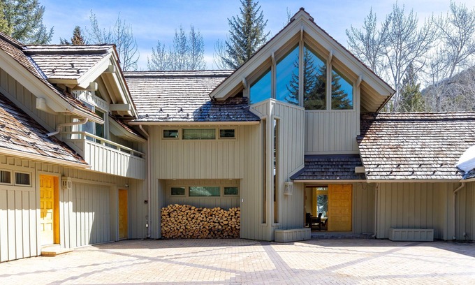Warm Springs House | Luxury Warm Springs Creekfront Home