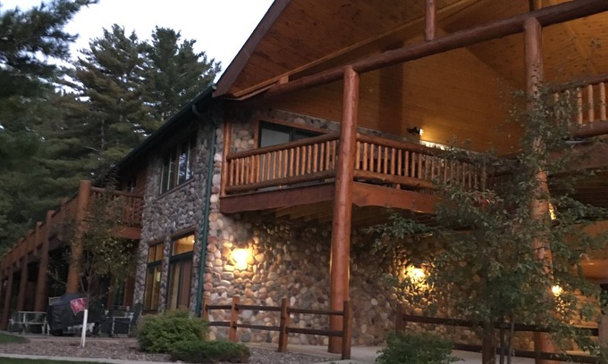 Minocqua House | Luxury Waterfront Lake Minocqua 2 Story Rustic Townhome 3bd garage