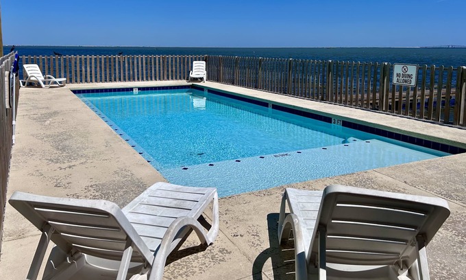 Flour Bluff House | Lv113 - Oscars Lodge 3 Bedroom Home by Redawning