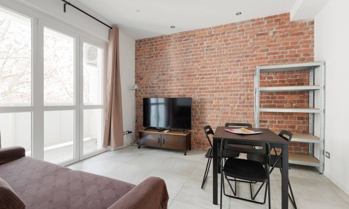 Acquabella Apartment | M4 Argonne Design Apartment with Balconies