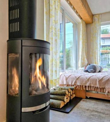 Sofia House | Ma-Bebe Play House with Private Sauna - Lake, Parks and SPA Pools in 5 min