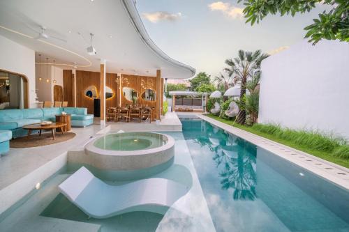 Umalas Villa | Magic Mango Villa Huge Projector bubble bath unique design