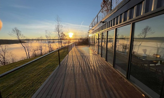 Little Valley Apartment | Magical views, luxury living container house