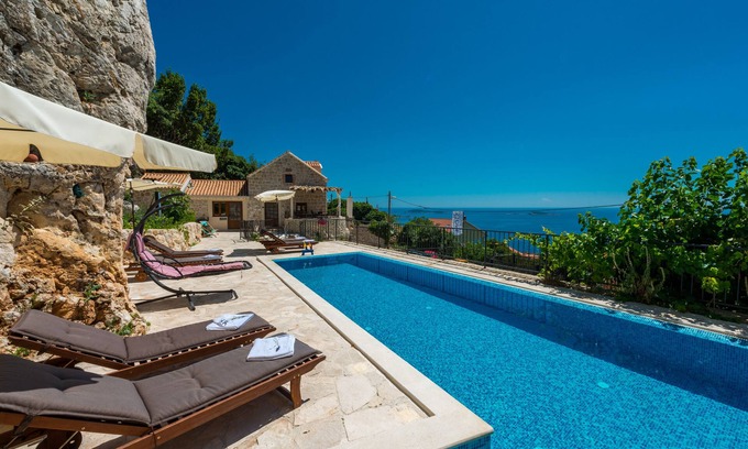 Mlini Villa | Magnificent 4 bedroom Villa with Private heated Pool and Sea view