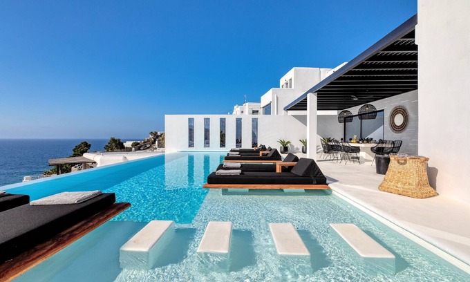 Paraga House | Magnificent Design and Decoration at the Amazing Location