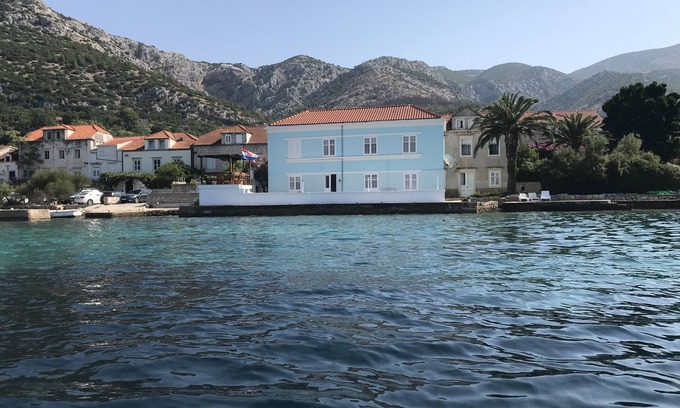 Cove Tri Zala (Zrnovo) Villa | Magnificent Detached Seafront Villa