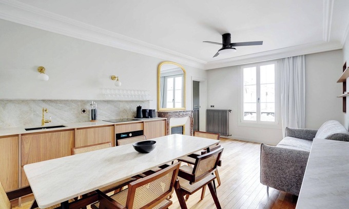 8th Arrondissement Apartment | Magnificent Flat - 2BR/6P - Champs Elysées