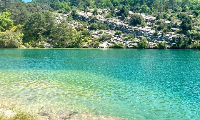 Esparron-de-Verdon Apartment | Magnificent studio terrasse overlooking lake esparron 4 pers.