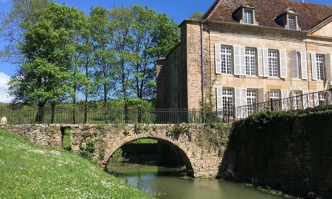 Villegusien-le-Lac House | Magnificent castle with swimming pool, park, between Champagne and Burgundy