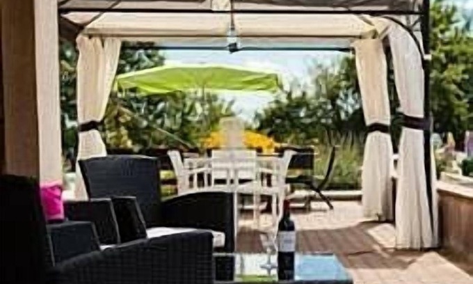 Faye-l'Abbesse Villa | Magnificent House and Grounds, Heated Salt Water Pool, Family Friendly, WIFI