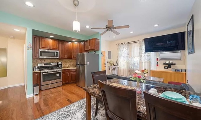 West Side Apartment | Magnificent Private Furnished Stylish New Sparkling Clean Apartment Close to NYC