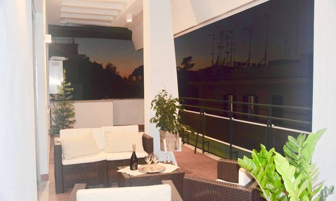 San Giovanni Apartment | MAGNIFICENT TERRACE IN SAN GIOVANNI - X 6 - WIFI, AIR CONDITIONING