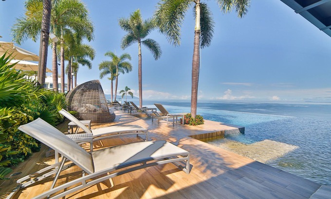 Amapas Apartment | Magnificient Oceanfront Luxury Condo - Beachside & Rooftop Bar & Infinity Pools