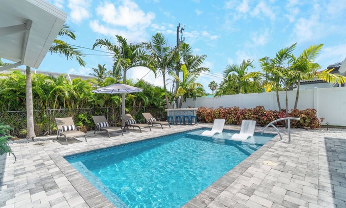 Naples Park House | 🏖️Magnolia Manor - Heated Pool - Close to Beach!
