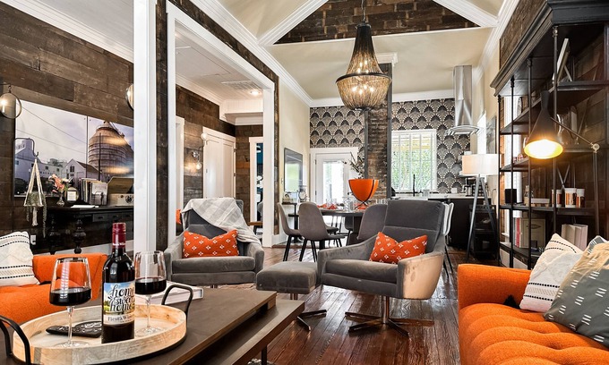 Brazos House | Magnolia Oasis Just 295 steps to Magnolia Market & Silos and 3 minutes to Baylor University!