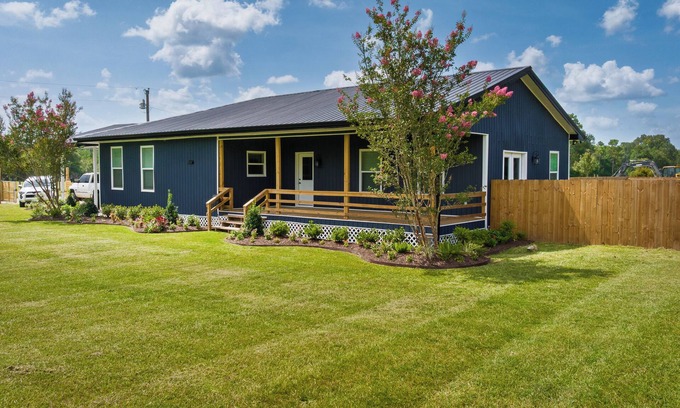 Ragley House | Magnolia Place: 3-bedroom 2-Full bath home w/stocked pond