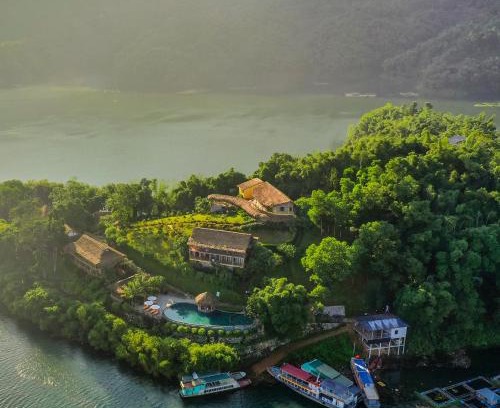 Mai Chau Resort | Mai Chau Hideaway Lake Resort