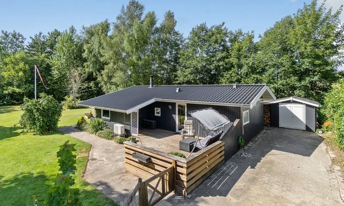 Follenslev House | "Maiken" - 1.5km from the sea by Interhome