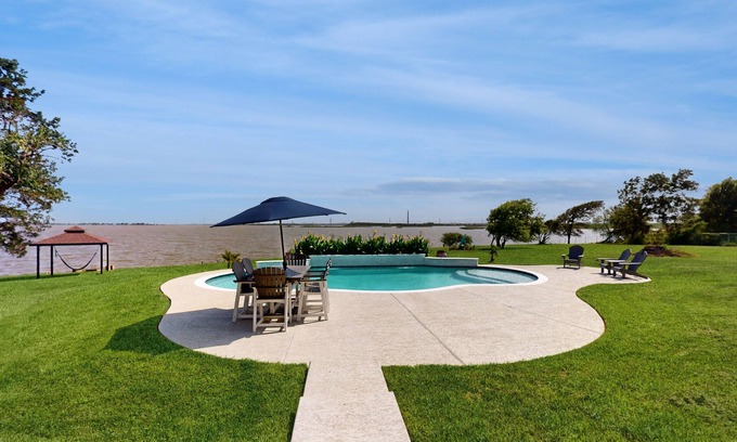 Barrett House | Main home with guest house & private pool