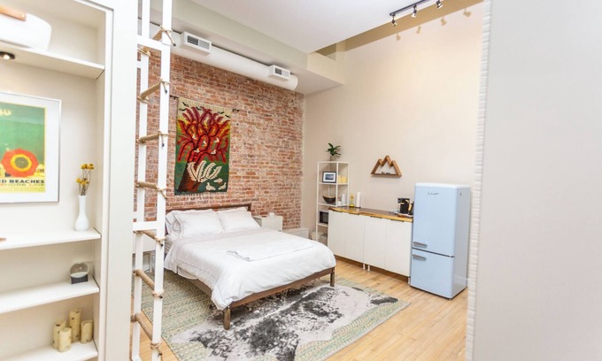 Old West Side Apartment | Main & Liberty Downtown Studio Loft , 1BD, WiFi, AC