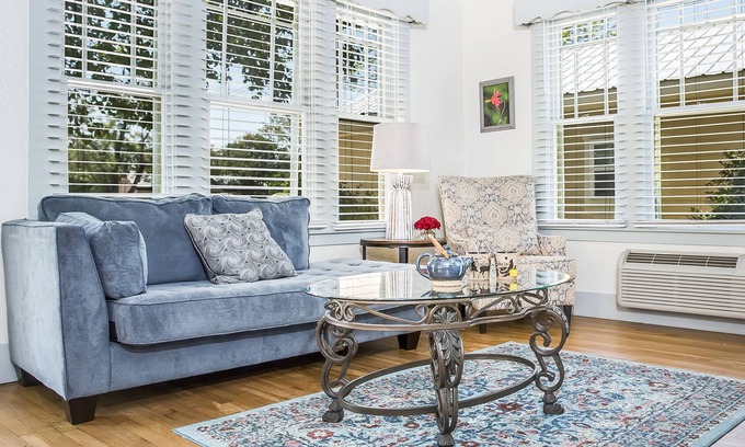 Fredericksburg Apartment | Main Street Retreat Old Rectory | King Bed | Shared Hot Tub/Pool Access
